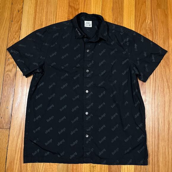 Bodeda Short Sleeve AOP Spellout Logo Button Up Shirt Black Size Medium - Picture 2 of 10